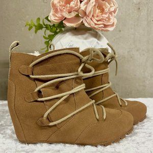 NWT Merrell Suede Hidden Wedge Heel Slip On Boots